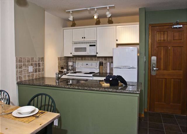 Whistler Aspens on Blackcomb Accommodation 460 Kitchen